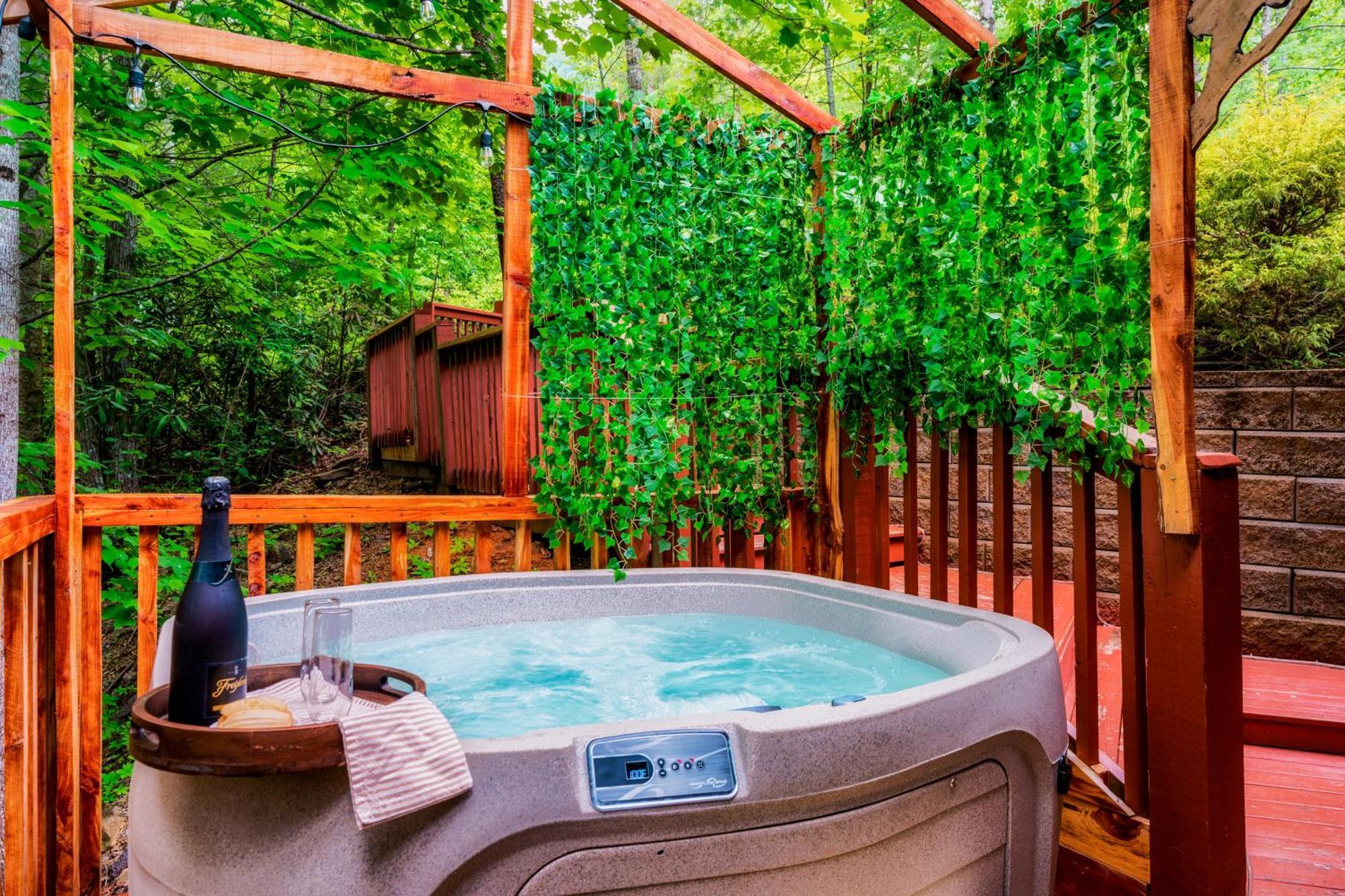Cabin In A Gated Resort With Seasonal Resort Pool Pigeon Forge Kültér fotó