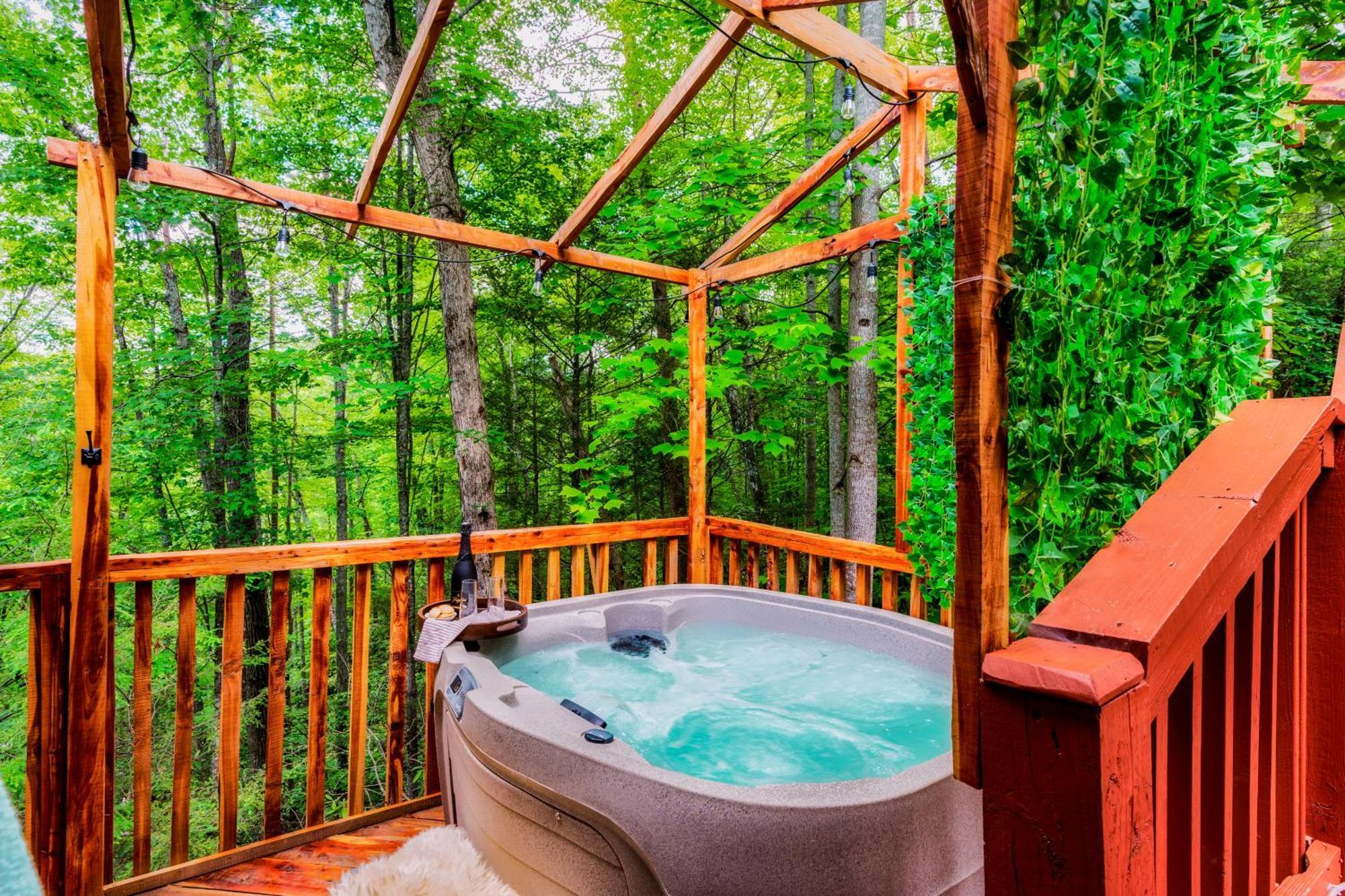 Cabin In A Gated Resort With Seasonal Resort Pool Pigeon Forge Kültér fotó